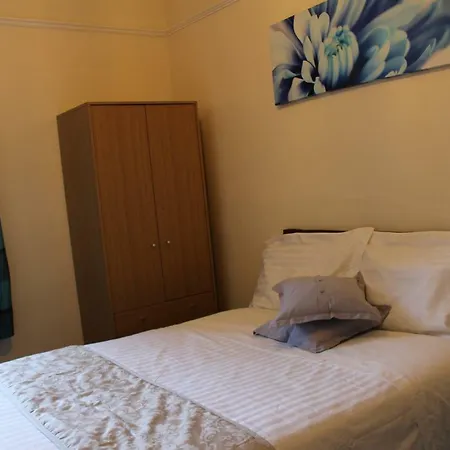 Гостевой дом John St Town House - Self Catering - Style - Great Value Family And Double Вёкингтон